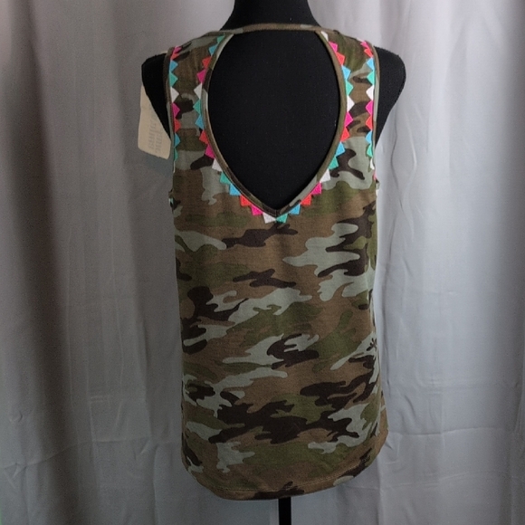 Savanna Jane Green and Brown Camouflage Tank Top Relaxed Fit - Picture 2 of 8